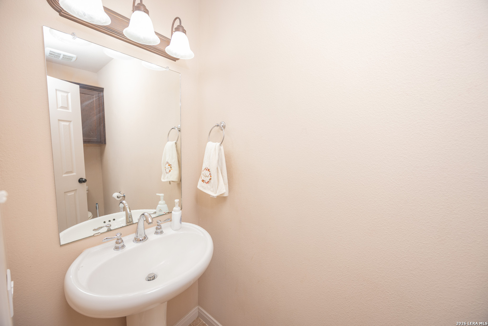 1405 County Road 251, Hondo, TX 78861