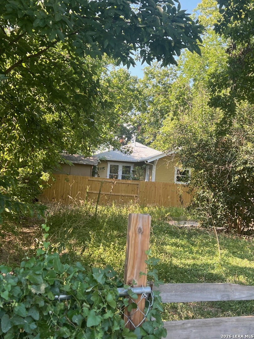 132 Orphan St, San Antonio, TX 78202