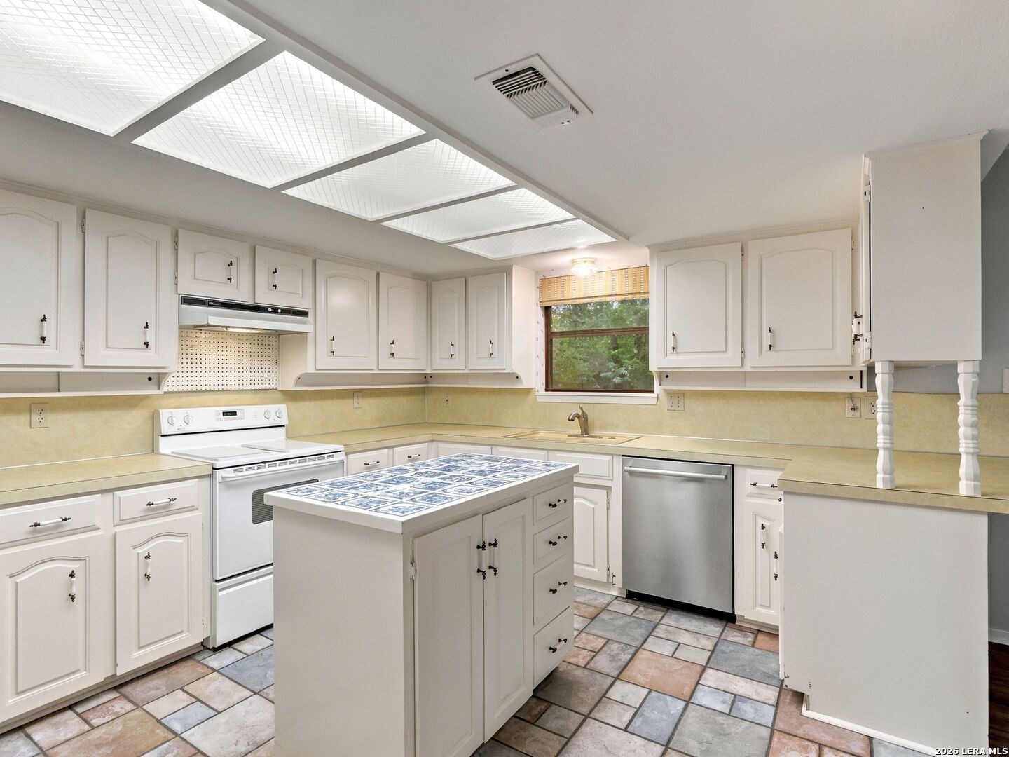 1744 Glen Road, Kerrville, TX 78028