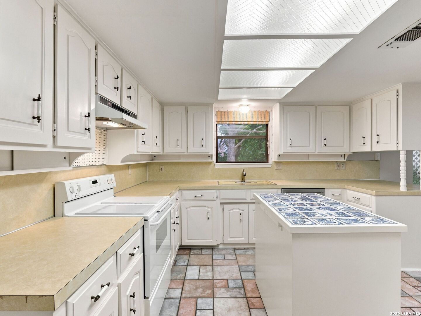 1744 Glen Road, Kerrville, TX 78028
