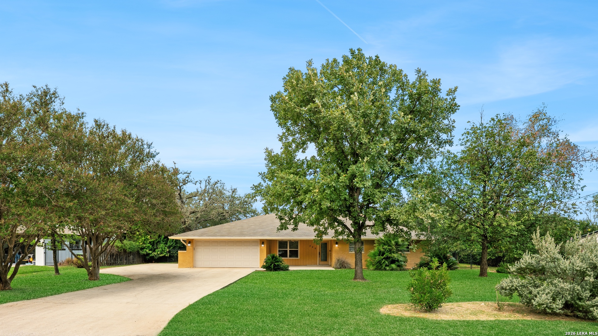 Property photo for 325 MEADOWBROOK DR, Hollywoodpark, TX