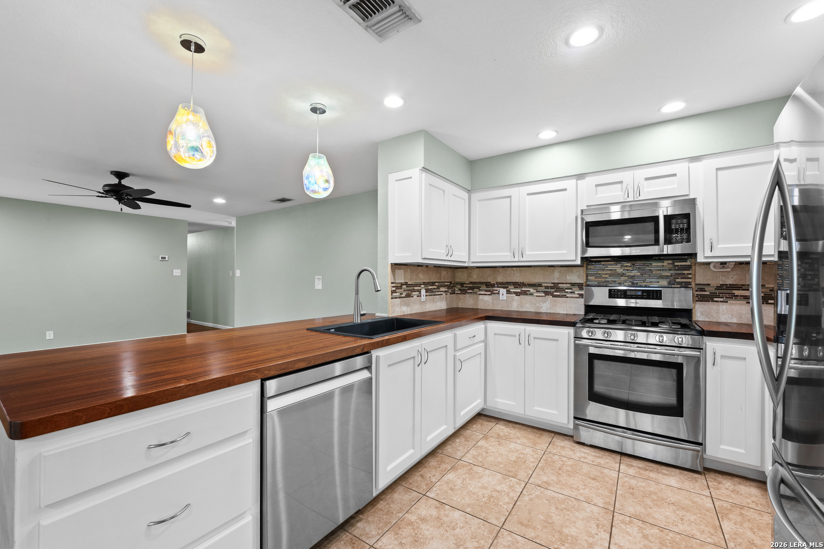 325 MEADOWBROOK DR, Hollywoodpark, TX 78232