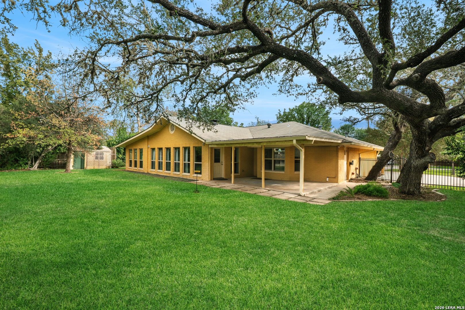 325 MEADOWBROOK DR, Hollywoodpark, TX 78232