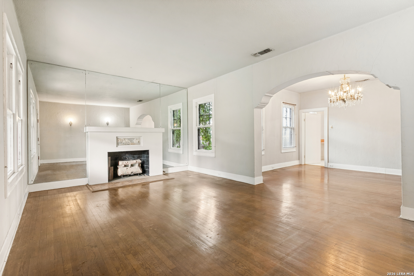 323 W LULLWOOD AVE, San Antonio, TX 78212
