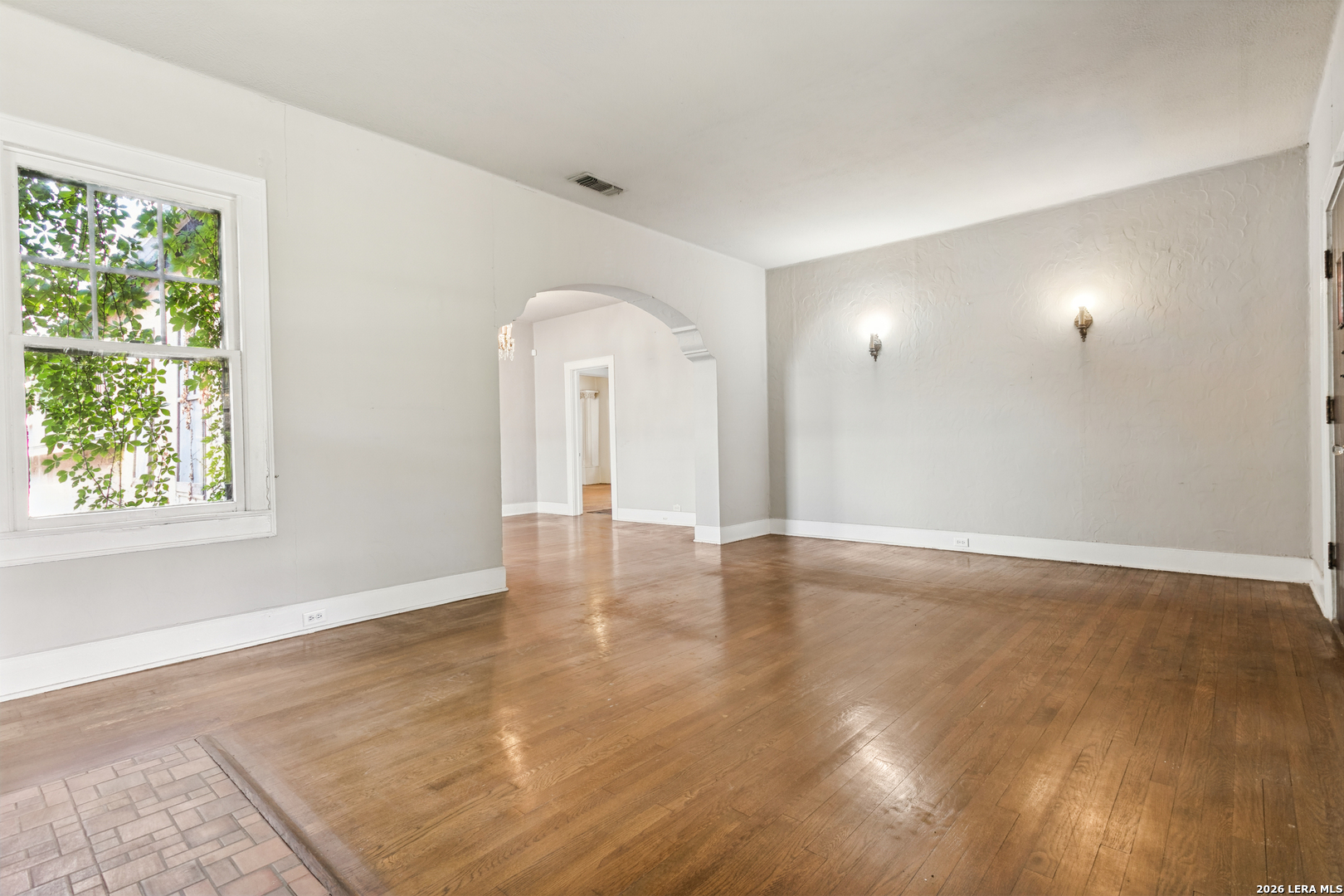 323 W LULLWOOD AVE, San Antonio, TX 78212