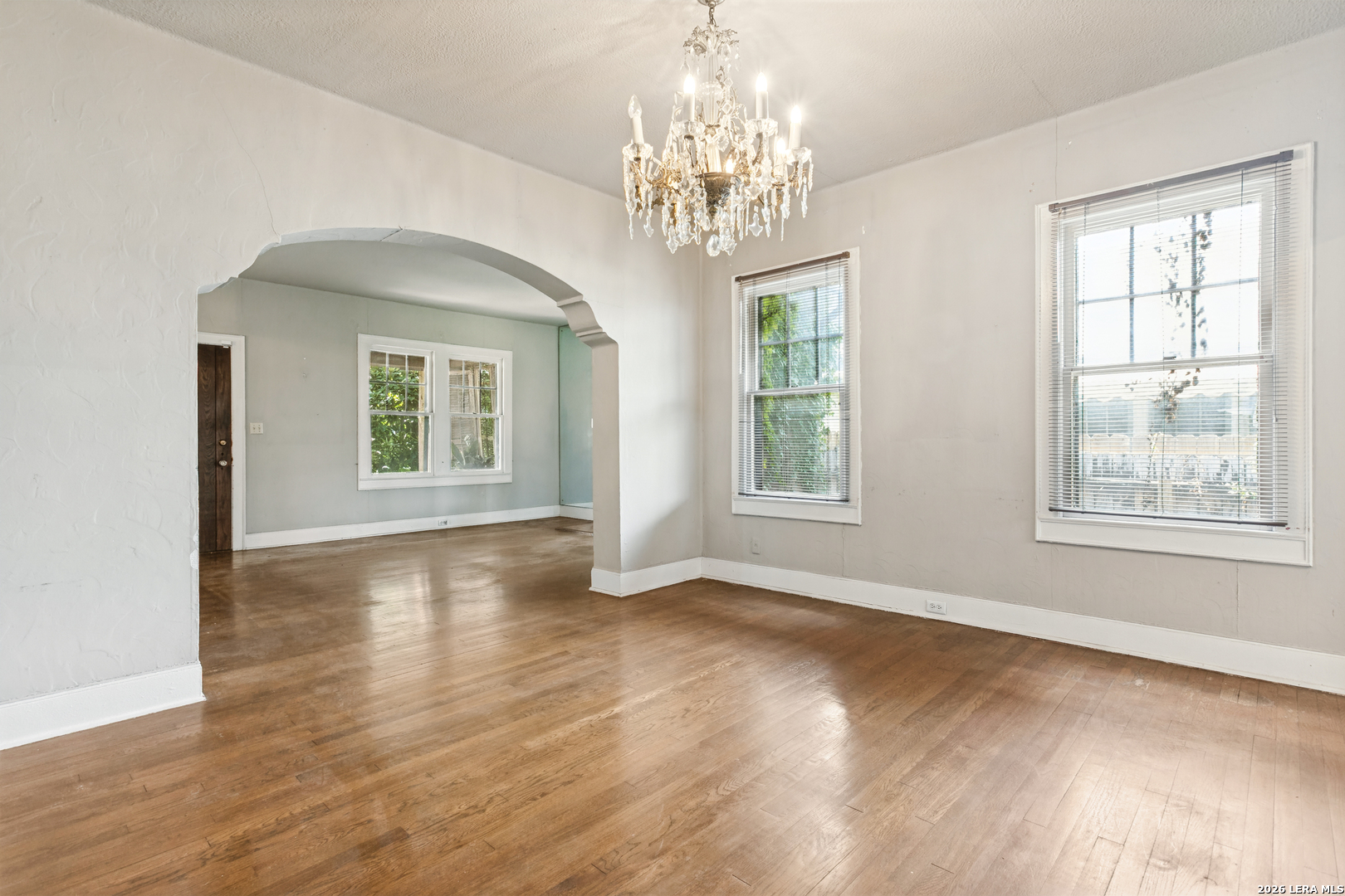 323 W LULLWOOD AVE, San Antonio, TX 78212