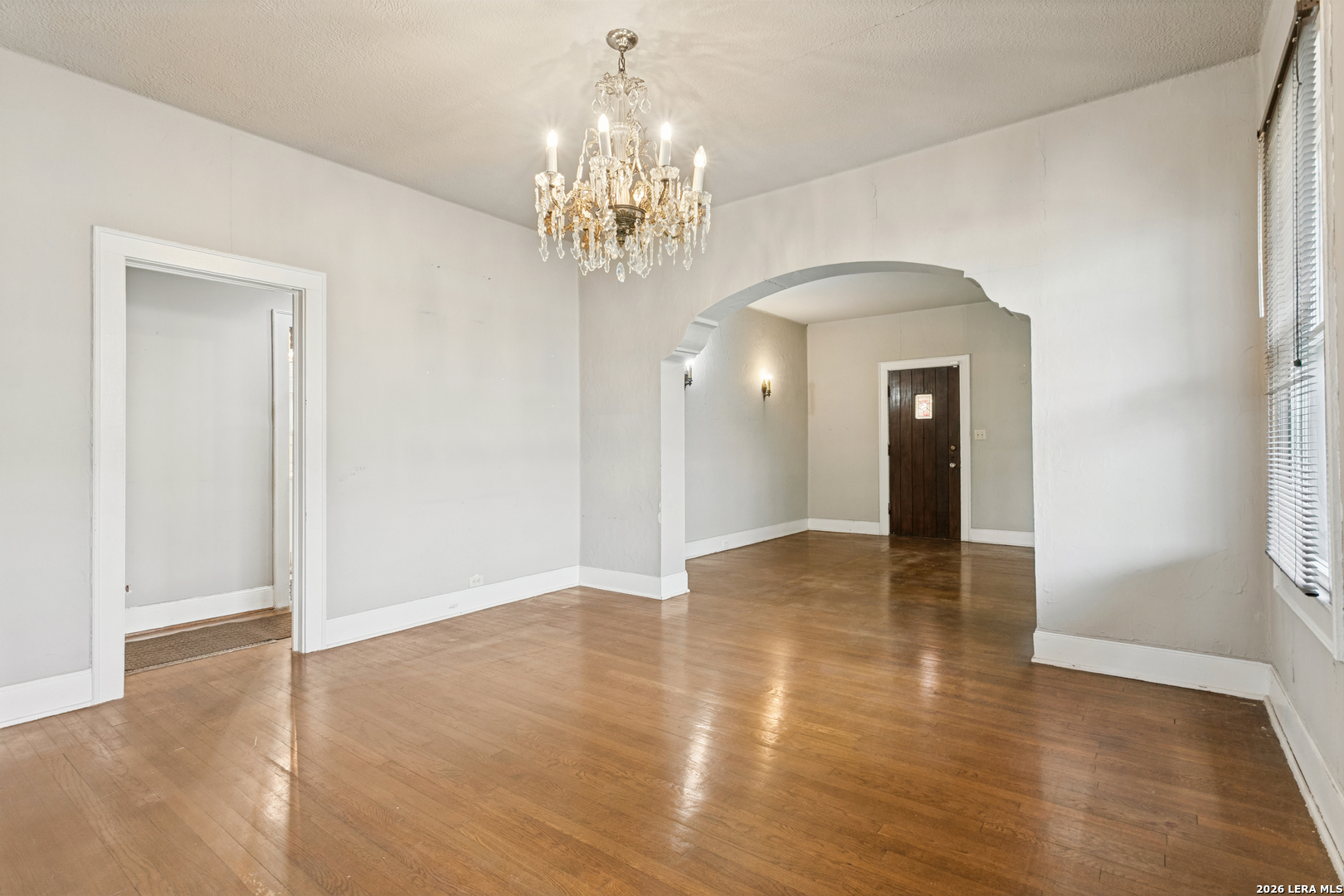 323 W LULLWOOD AVE, San Antonio, TX 78212