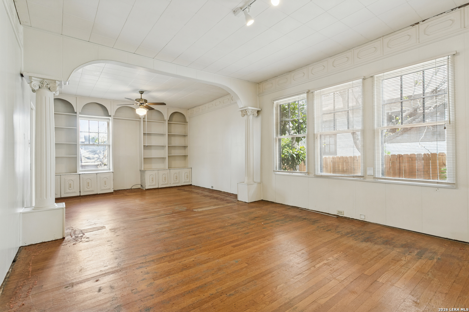 323 W LULLWOOD AVE, San Antonio, TX 78212