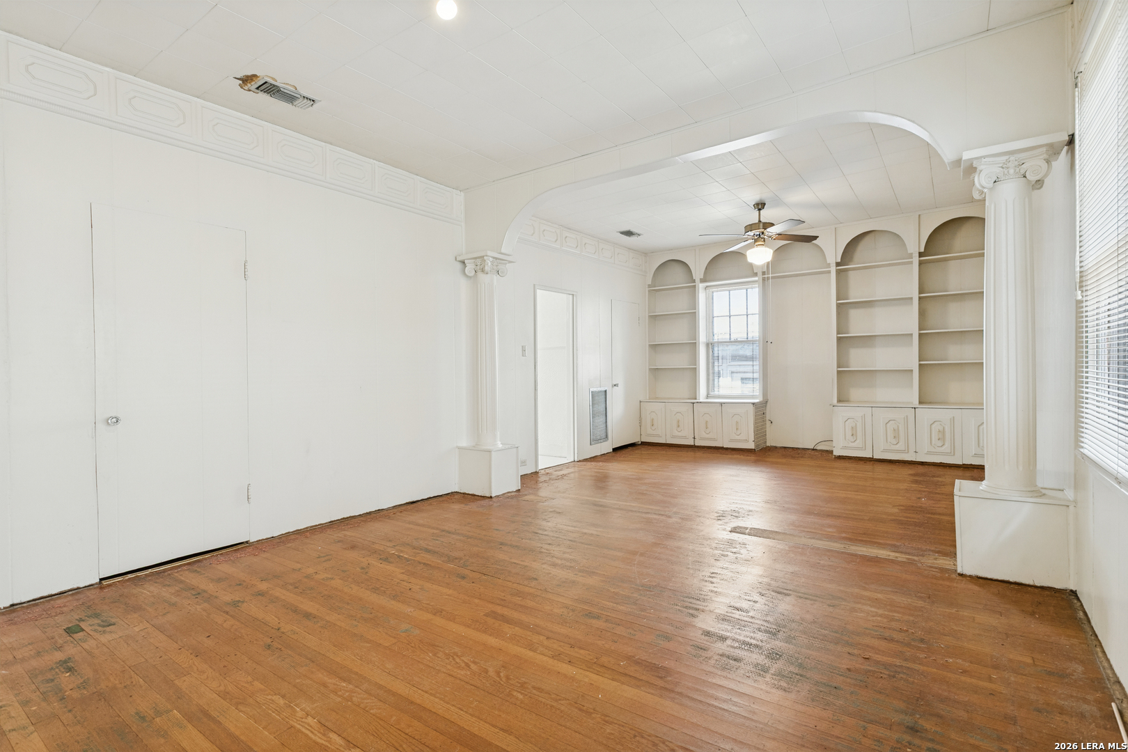 323 W LULLWOOD AVE, San Antonio, TX 78212