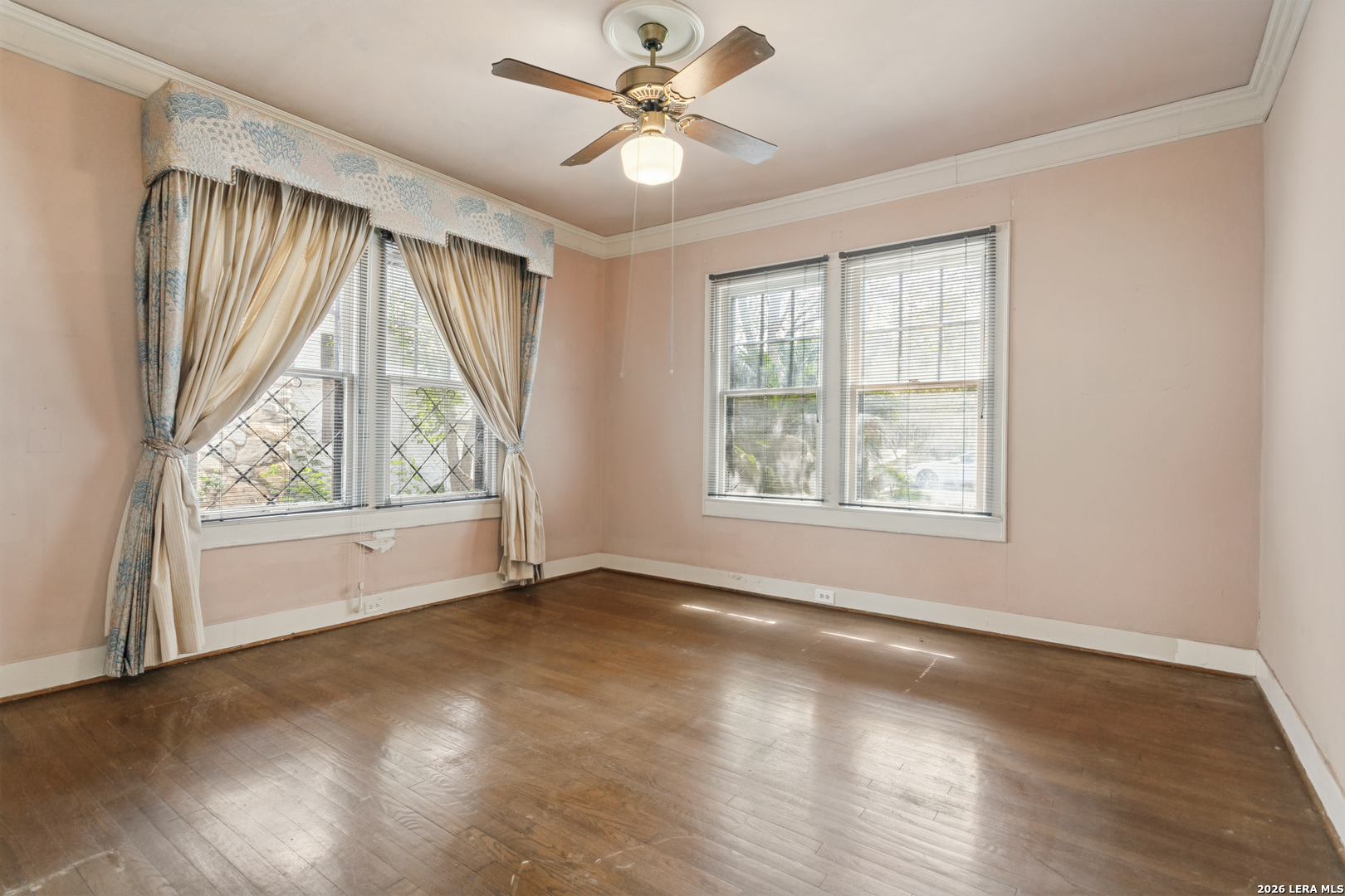 323 W LULLWOOD AVE, San Antonio, TX 78212