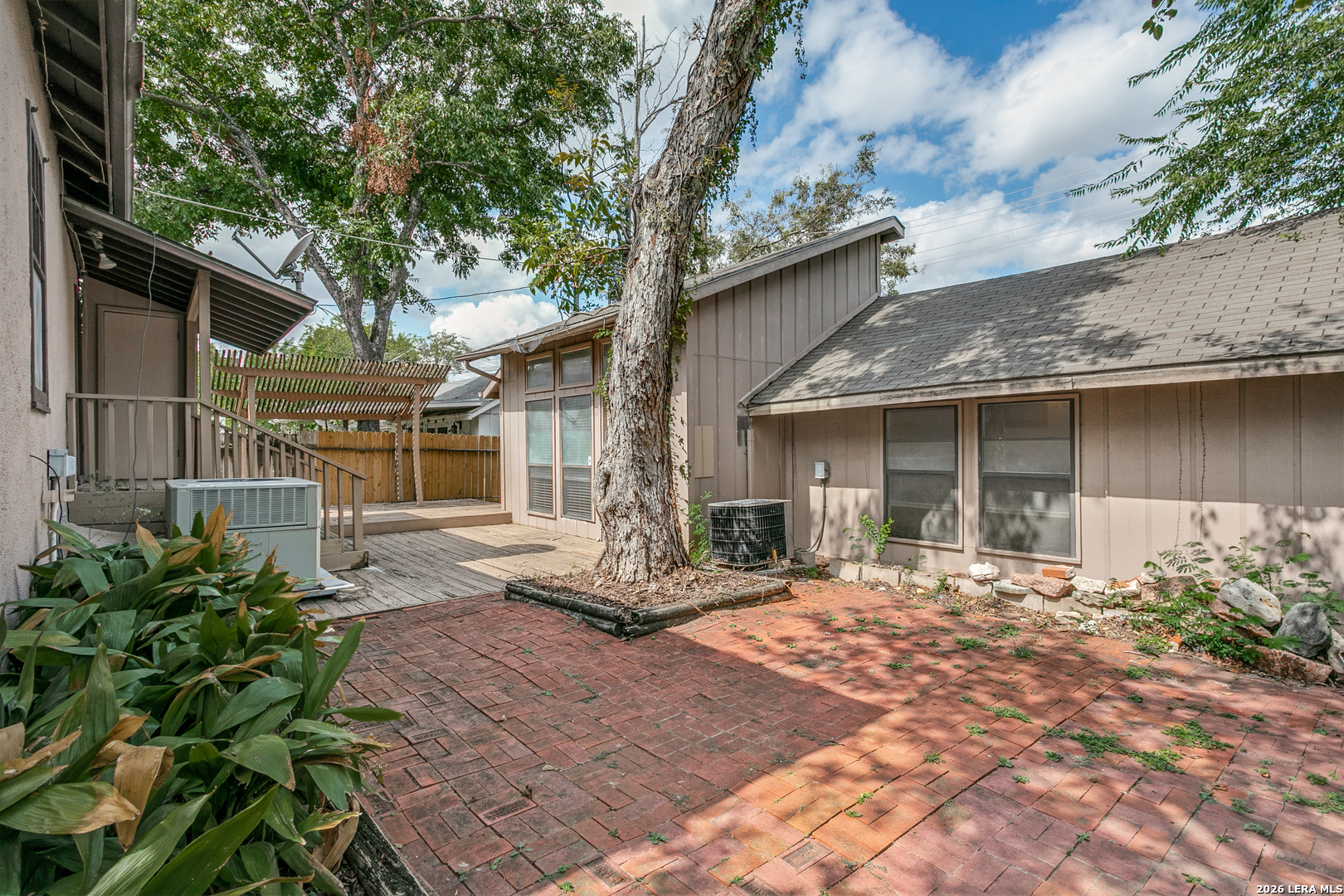 323 W LULLWOOD AVE, San Antonio, TX 78212