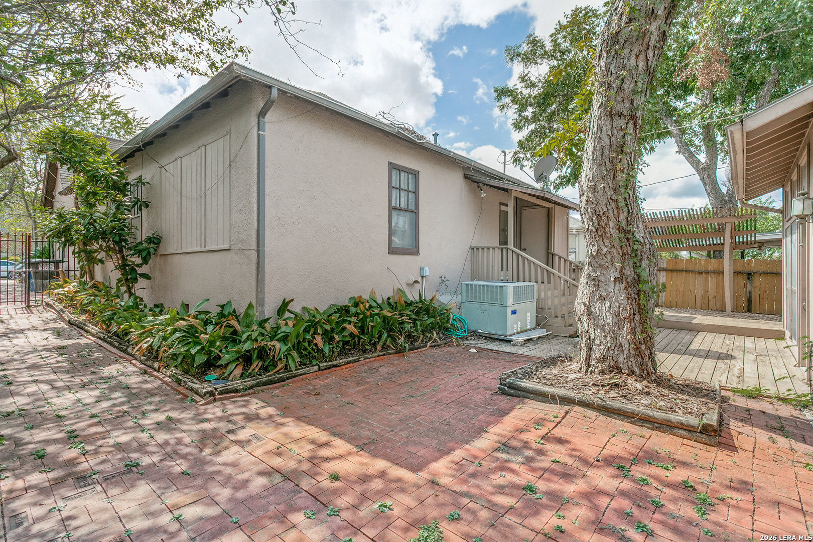 323 W LULLWOOD AVE, San Antonio, TX 78212
