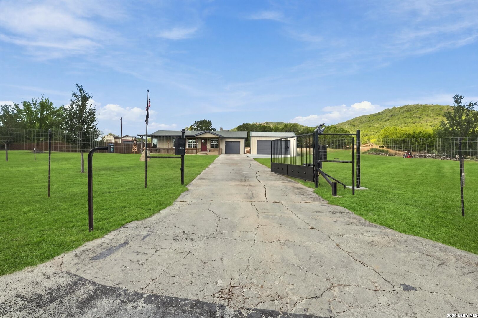 526 CHEYENNE TRL, Pipe Creek, TX 78063