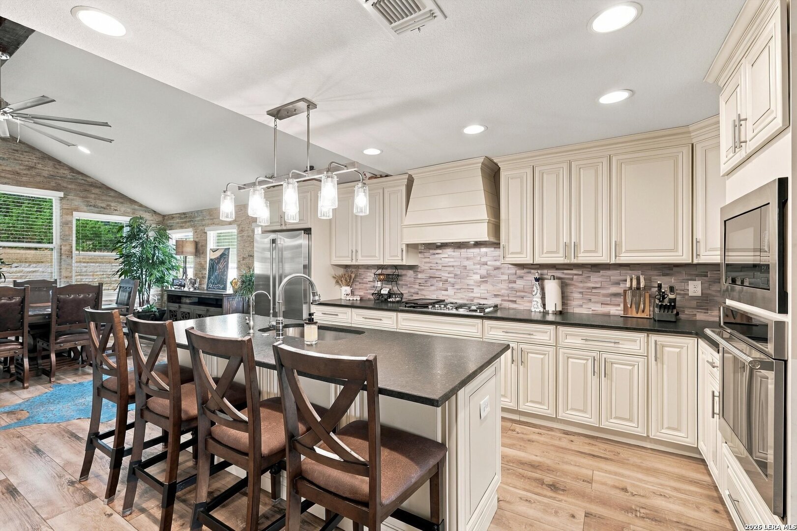 526 CHEYENNE TRL, Pipe Creek, TX 78063