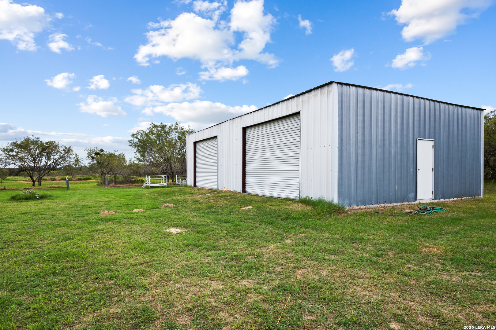 4320 County Road 331, Floresville, TX 78114