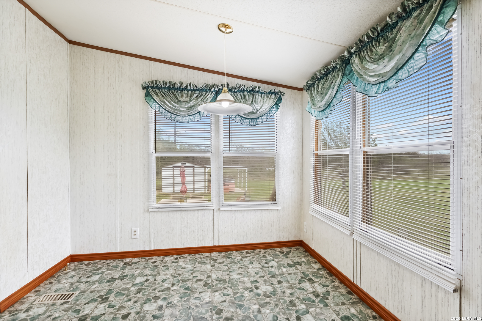 4320 County Road 331, Floresville, TX 78114