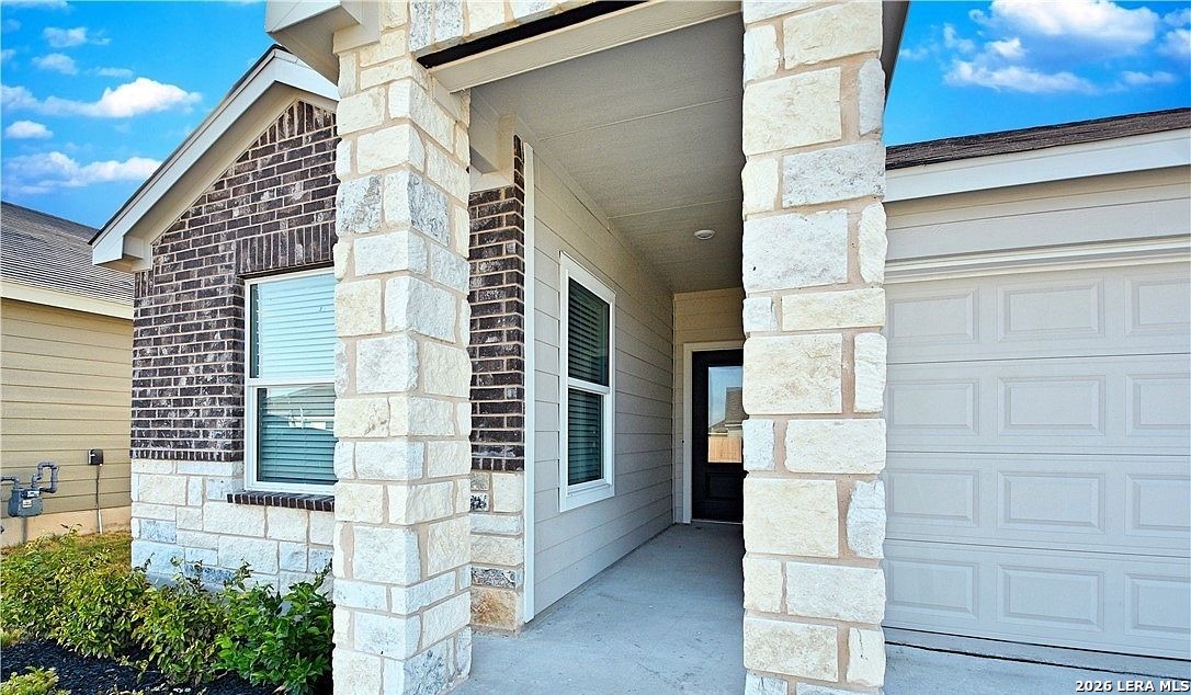 1208 Treehouse Ln, New Braunfels, TX 78130