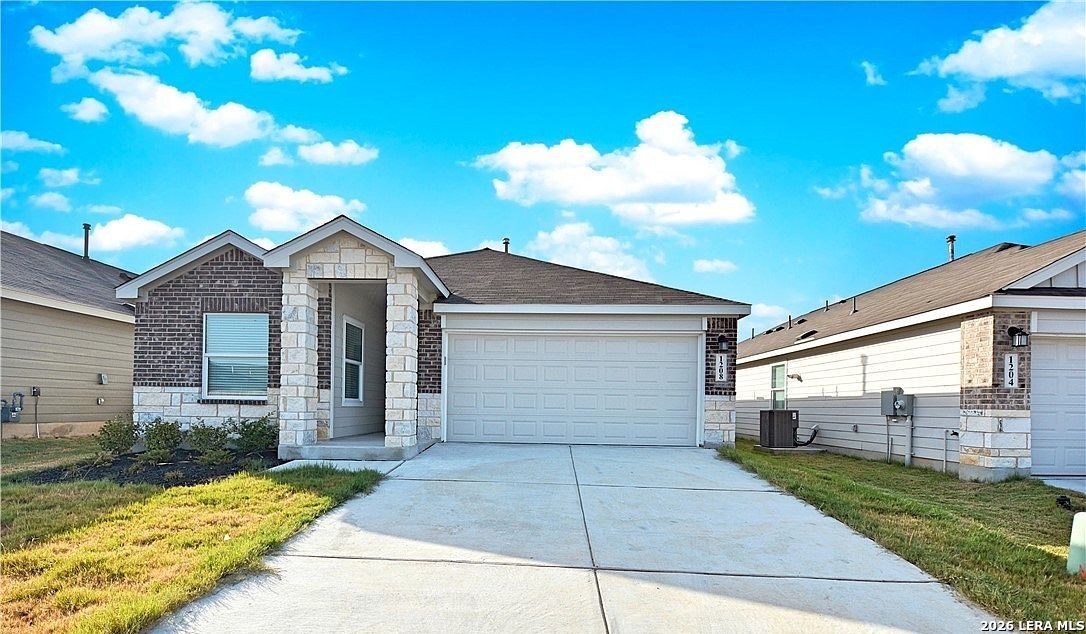 1208 Treehouse Ln, New Braunfels, TX 78130