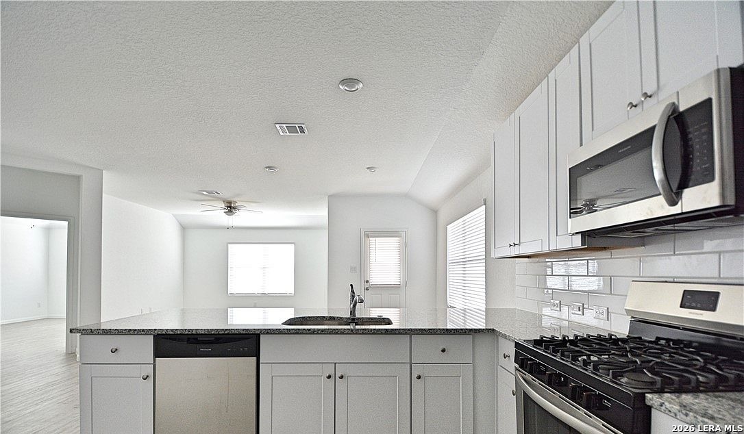 1208 Treehouse Ln, New Braunfels, TX 78130