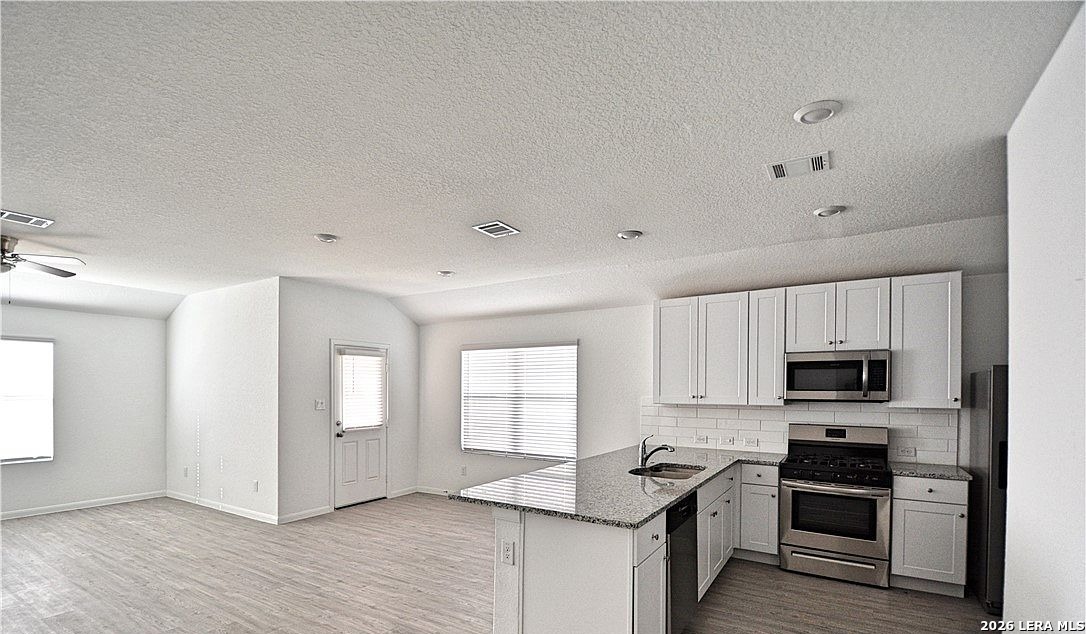 1208 Treehouse Ln, New Braunfels, TX 78130