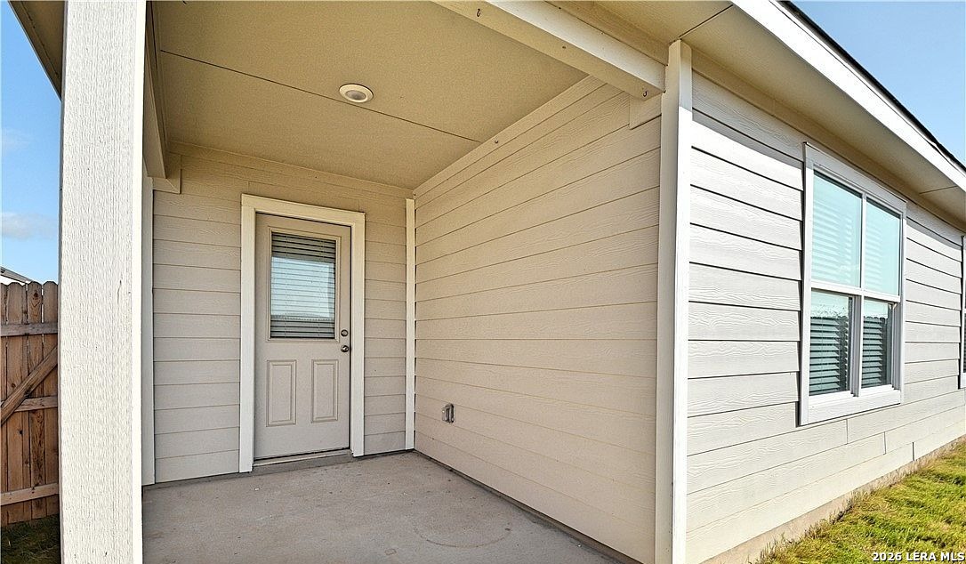 1208 Treehouse Ln, New Braunfels, TX 78130