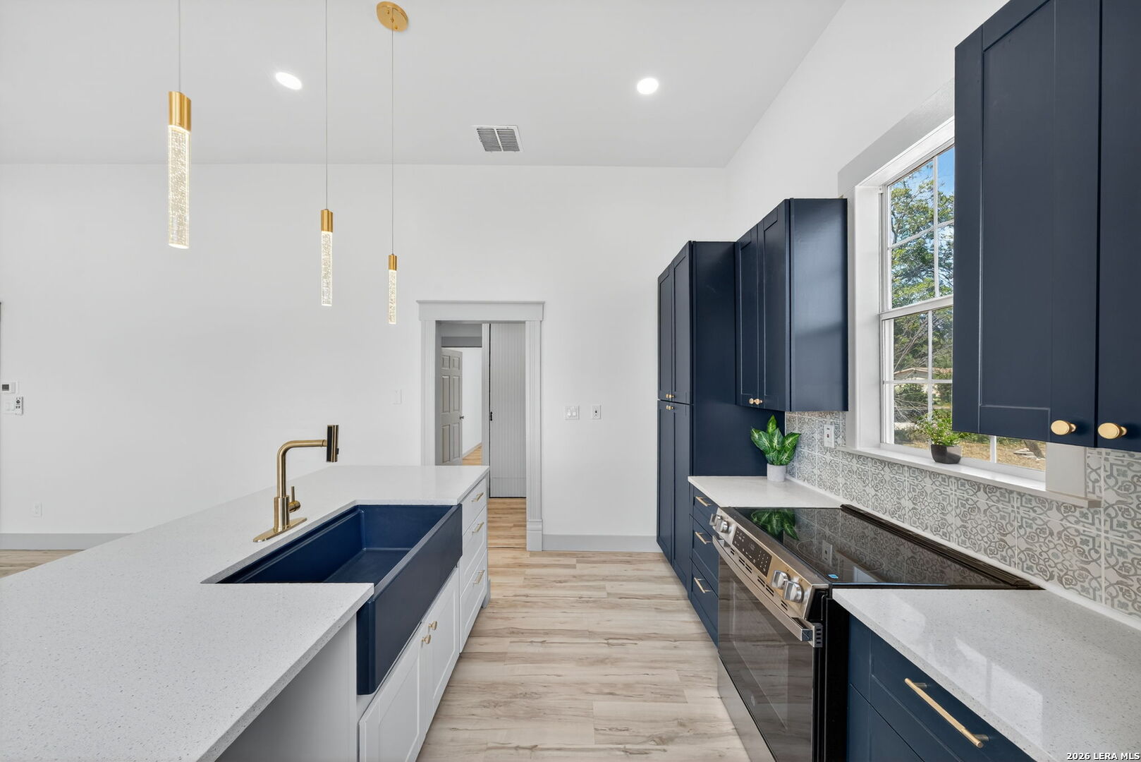 904 17TH ST, Hondo, TX 78861