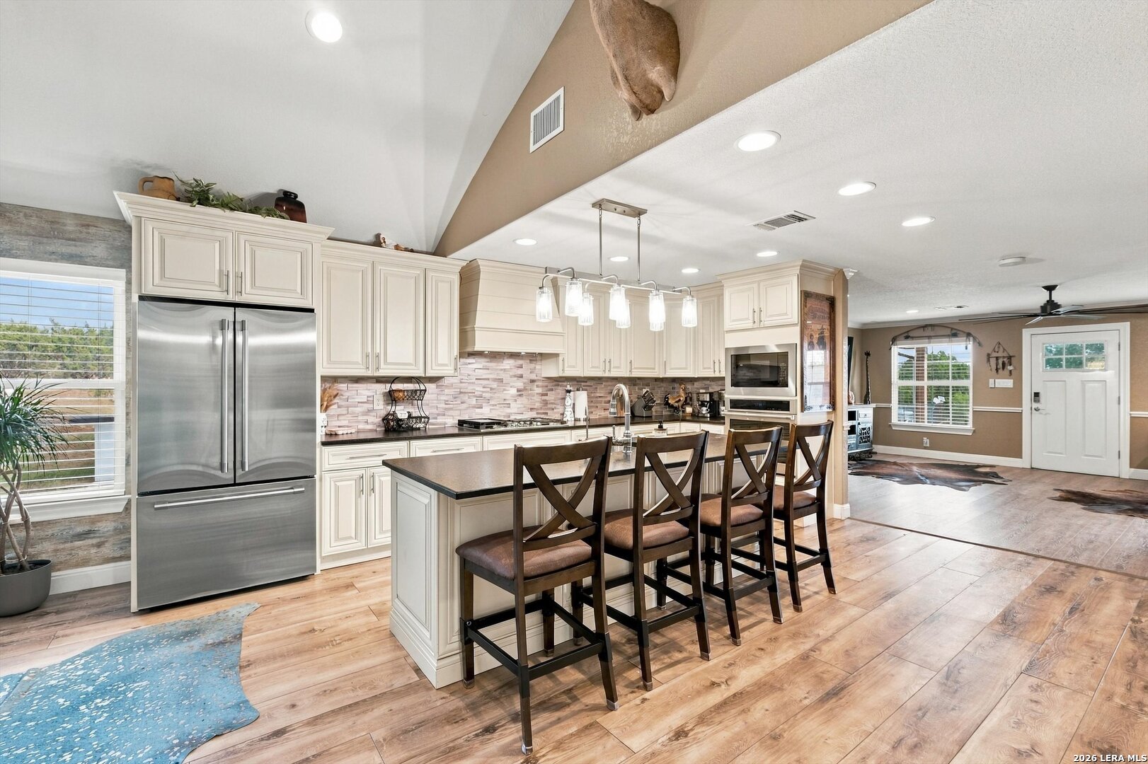 526 CHEYENNE TRL, Pipe Creek, TX 78063
