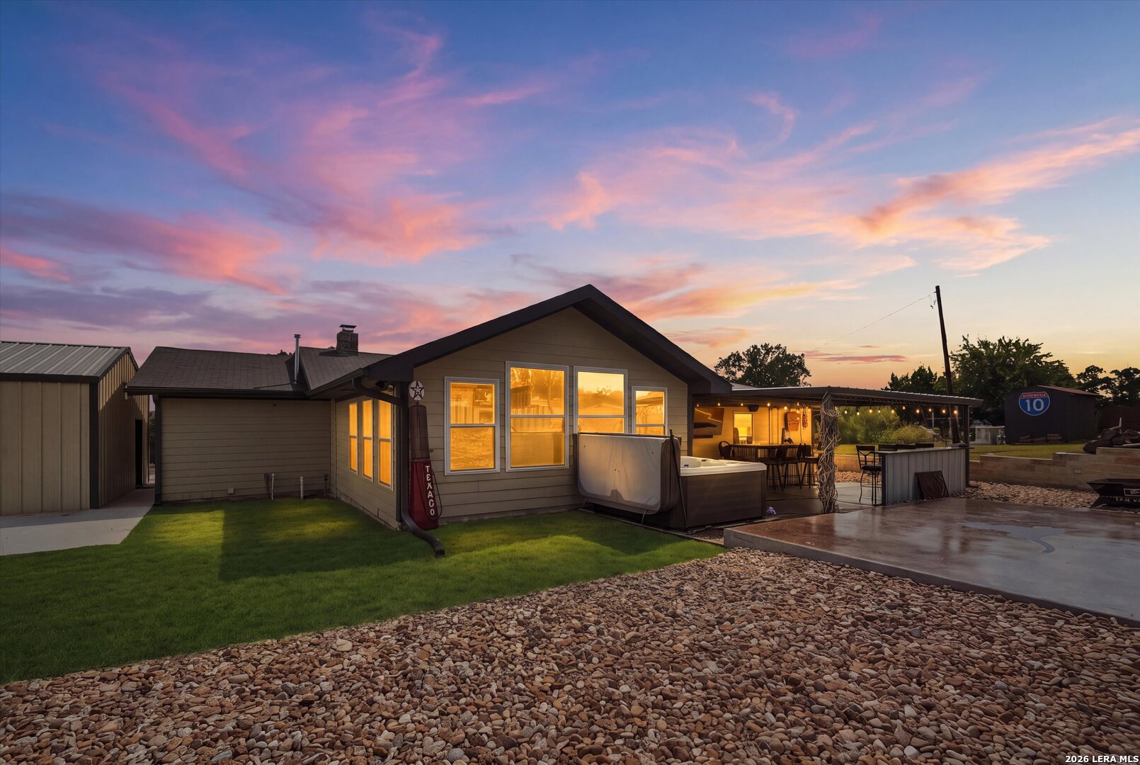 526 CHEYENNE TRL, Pipe Creek, TX 78063