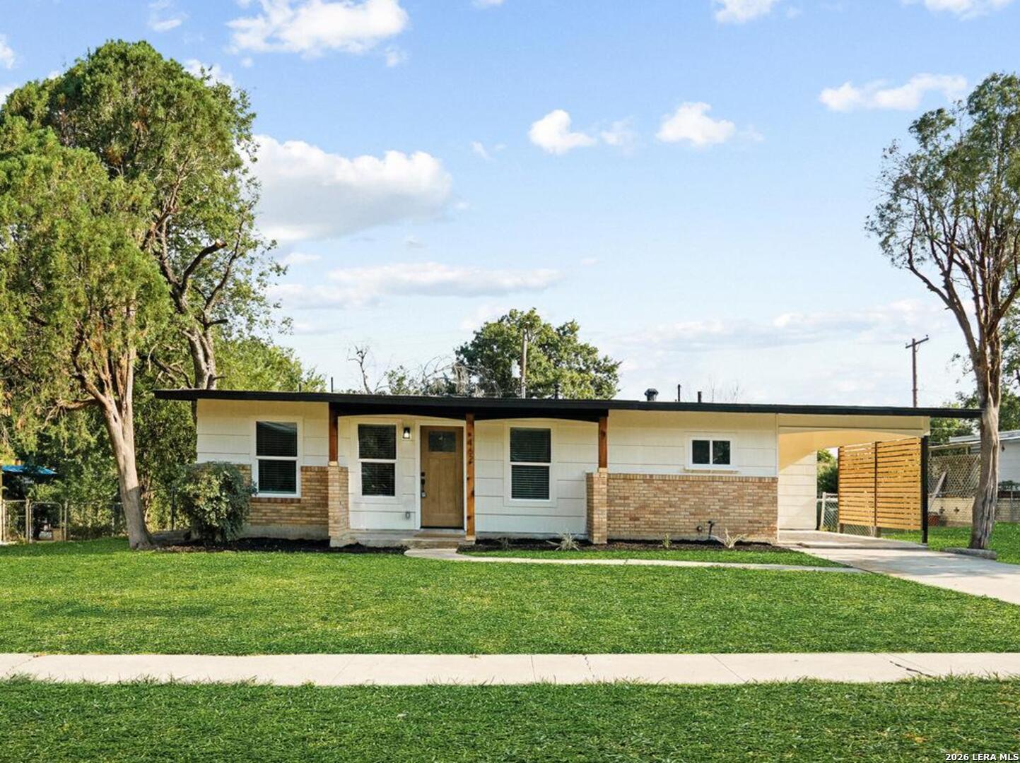 Property photo for 462 Springwood Ln, San Antonio, TX