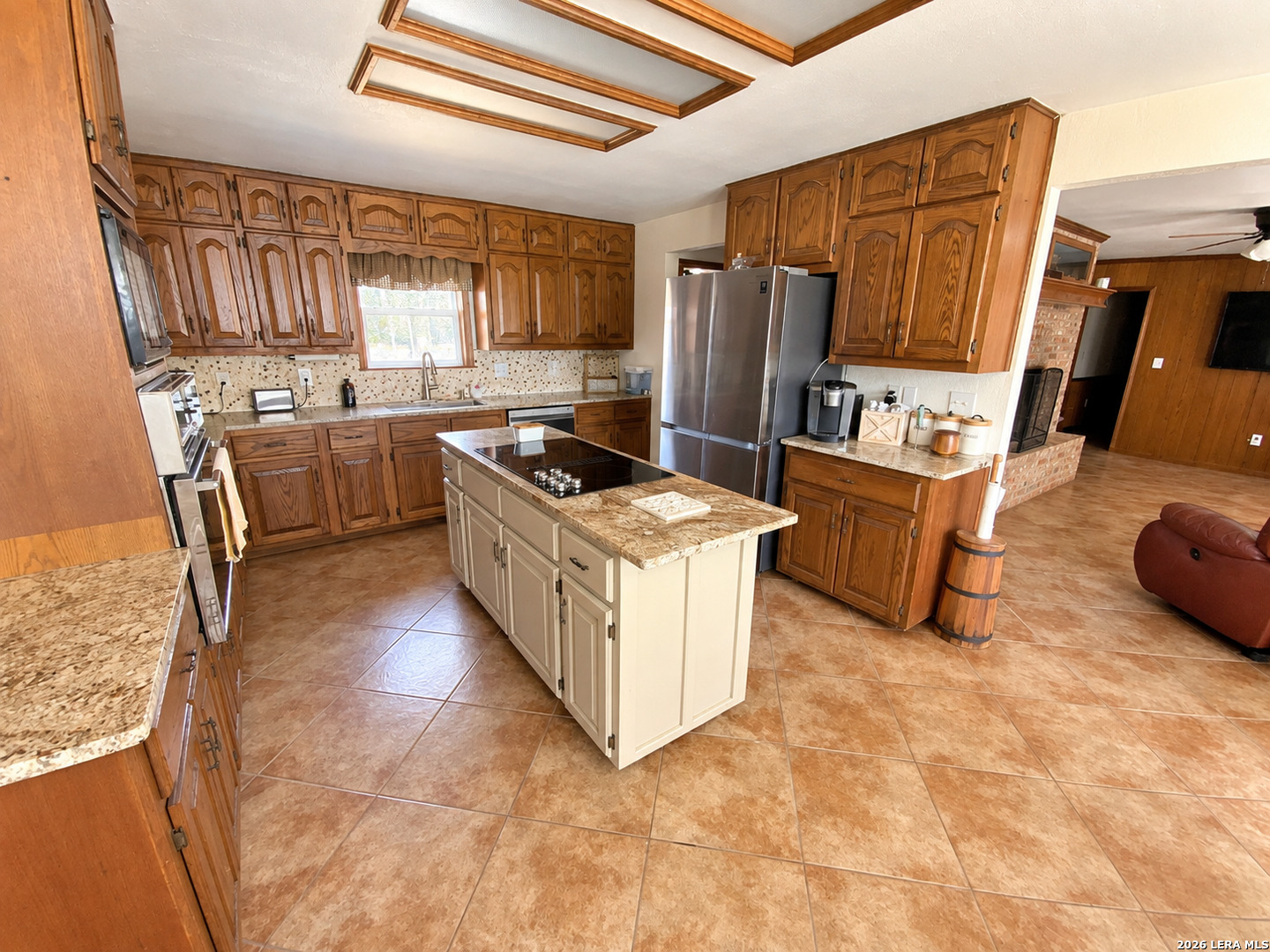 2379 WETZ RD, Marion, TX 78124