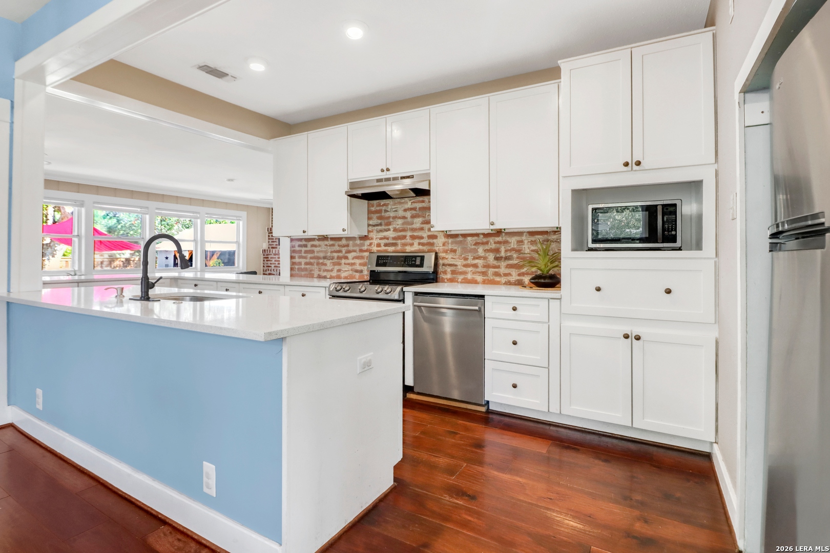 966 Bismark, Seguin, TX 78155