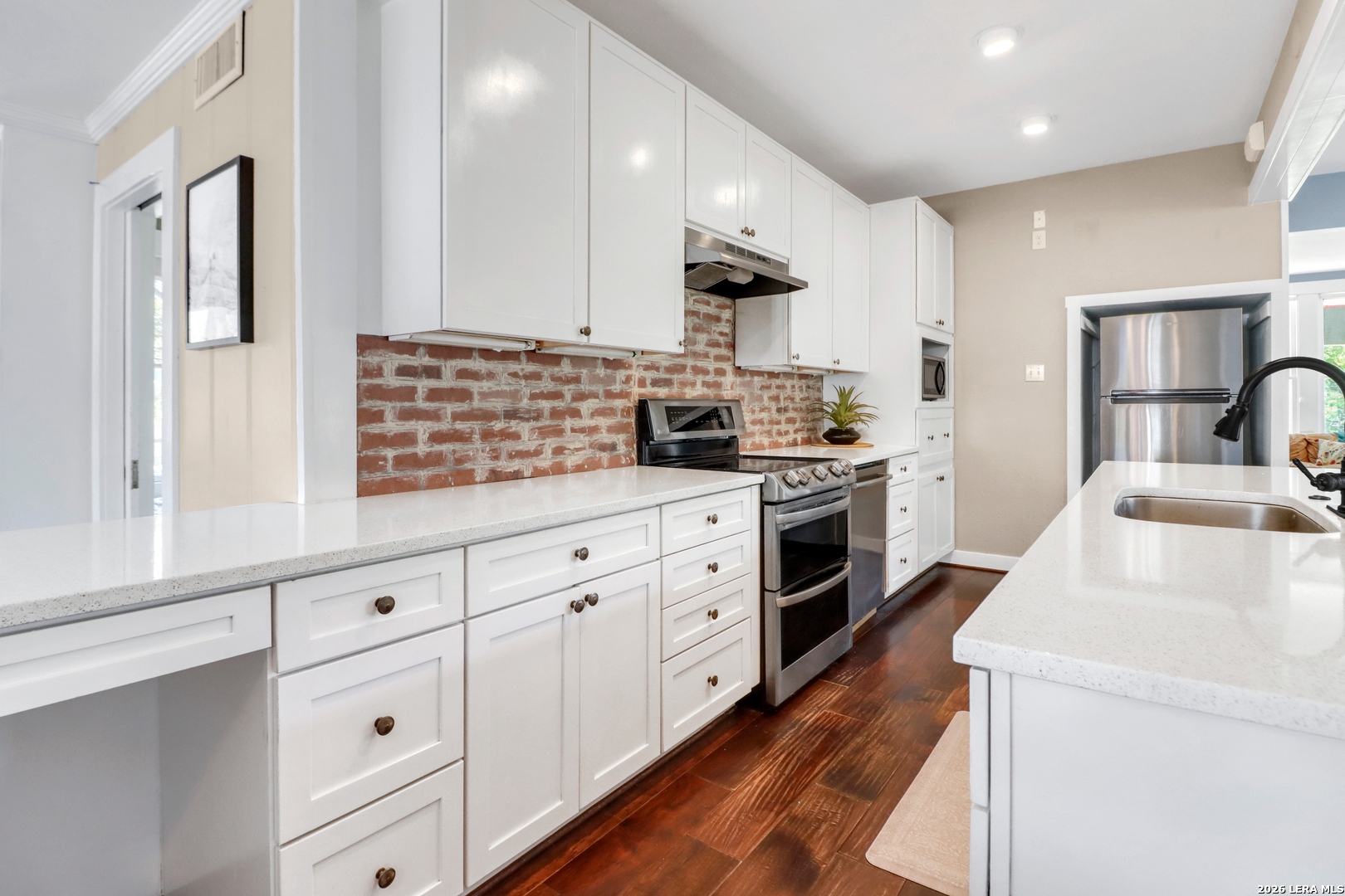 966 Bismark, Seguin, TX 78155