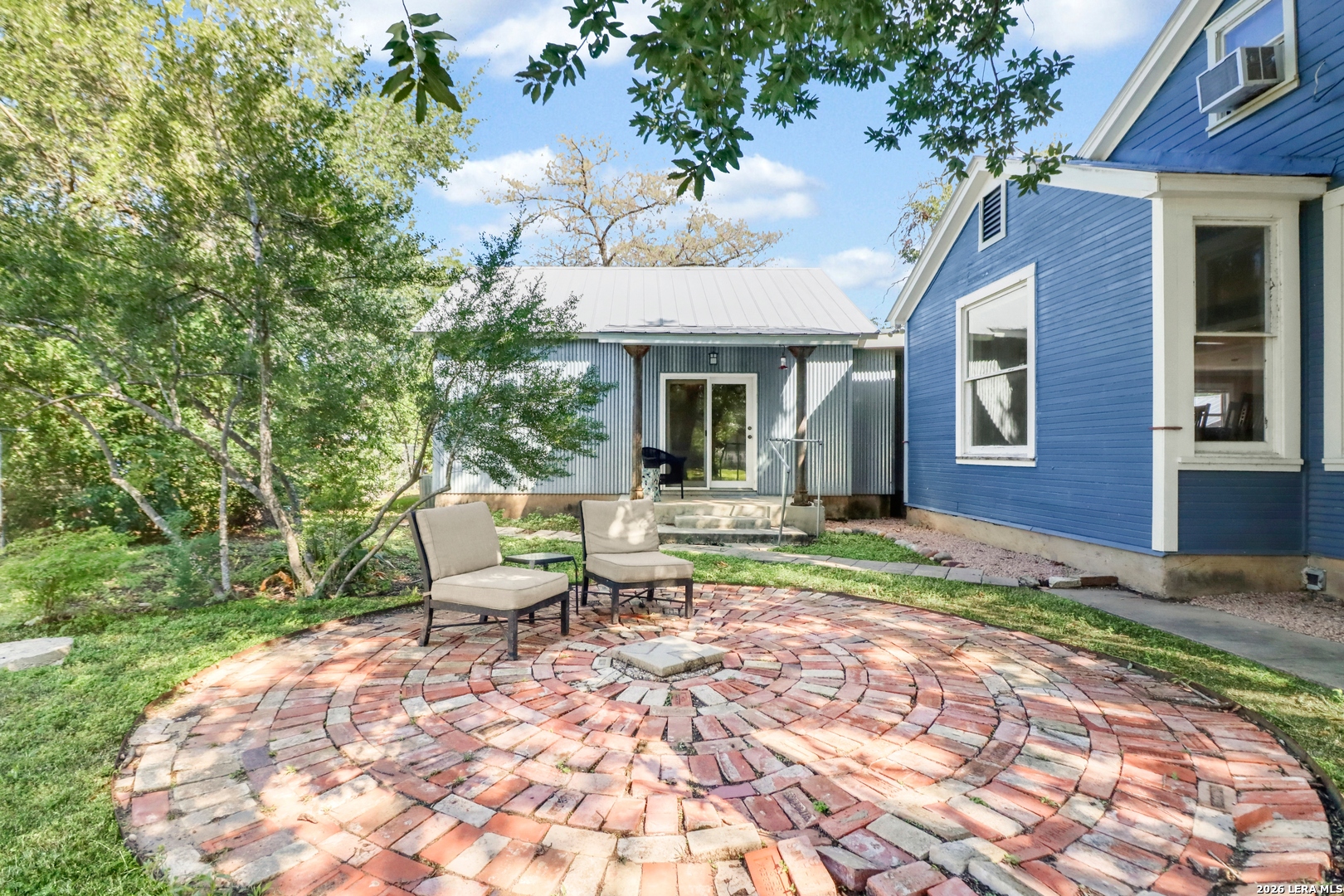966 Bismark, Seguin, TX 78155