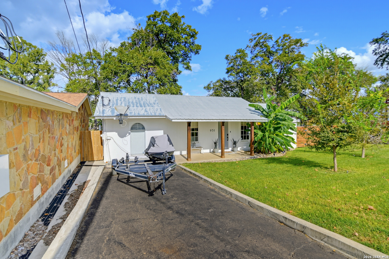 951 Reiley Rd, Seguin, TX 78155
