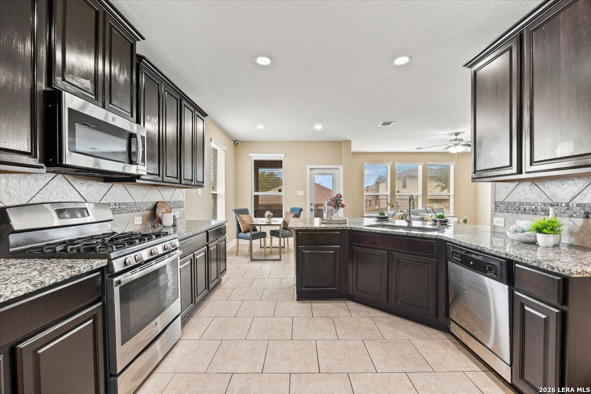 2905 Mistywood Ln, Schertz, TX 78108