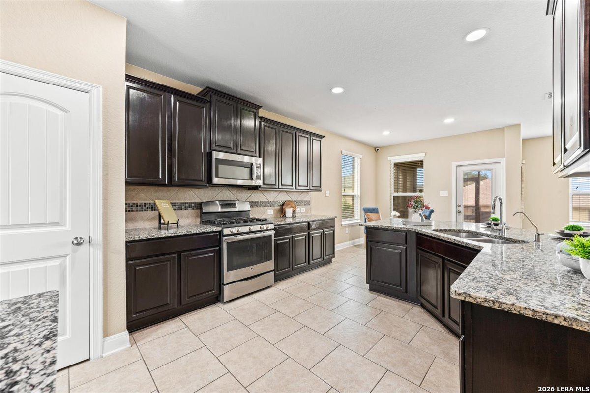 2905 Mistywood Ln, Schertz, TX 78108