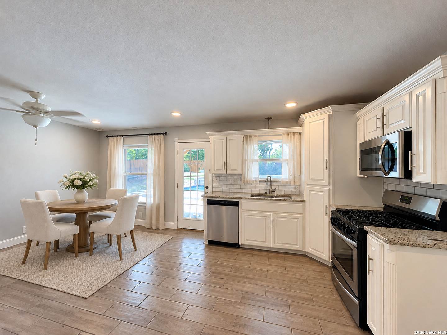 Eat-In Kitchen