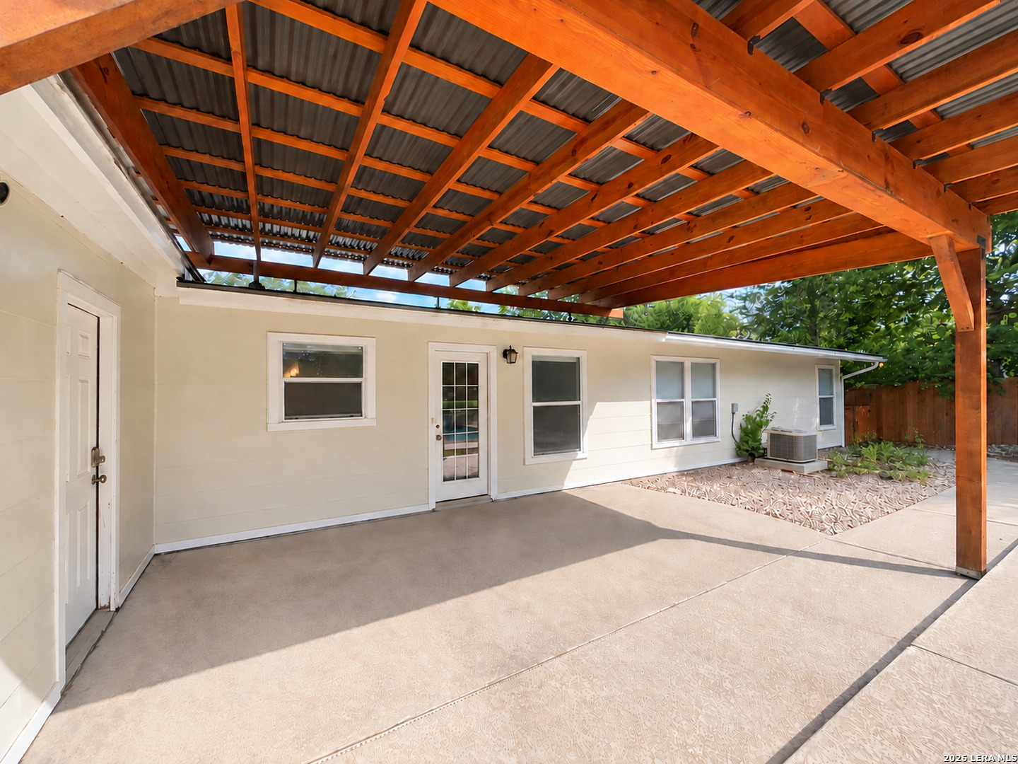 126 Longridge Dr, San Antonio, TX 78228