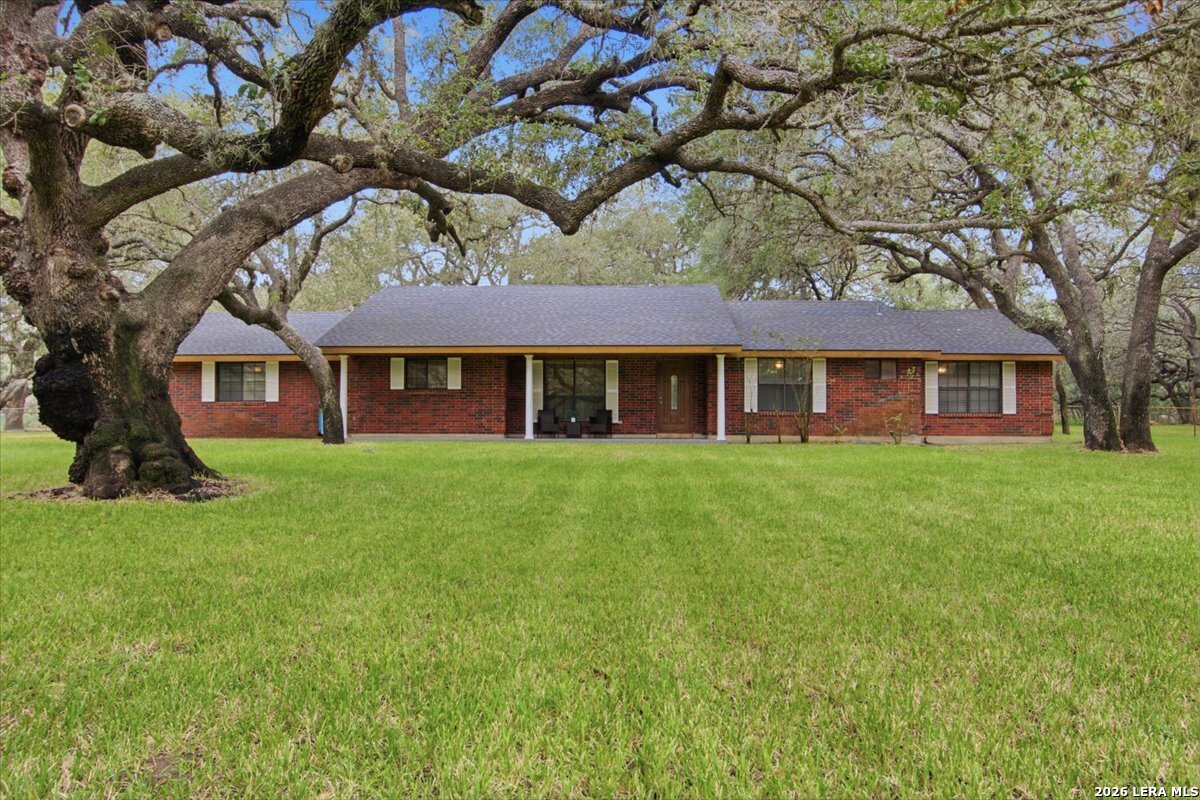 Property photo for 117 Oak Fields Dr, Floresville, TX