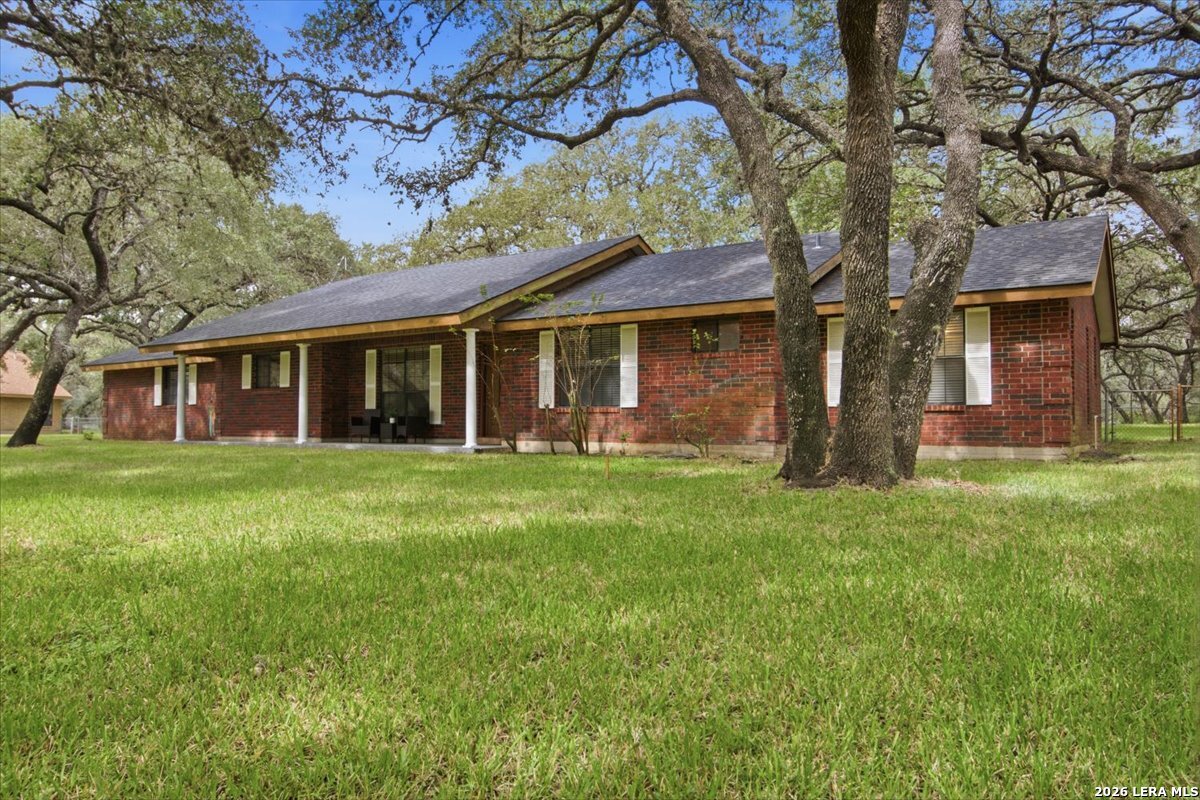 117 Oak Fields Dr, Floresville, TX 78114
