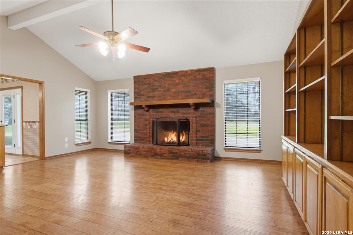 117 Oak Fields Dr, Floresville, TX 78114