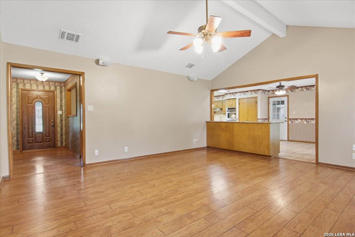 117 Oak Fields Dr, Floresville, TX 78114