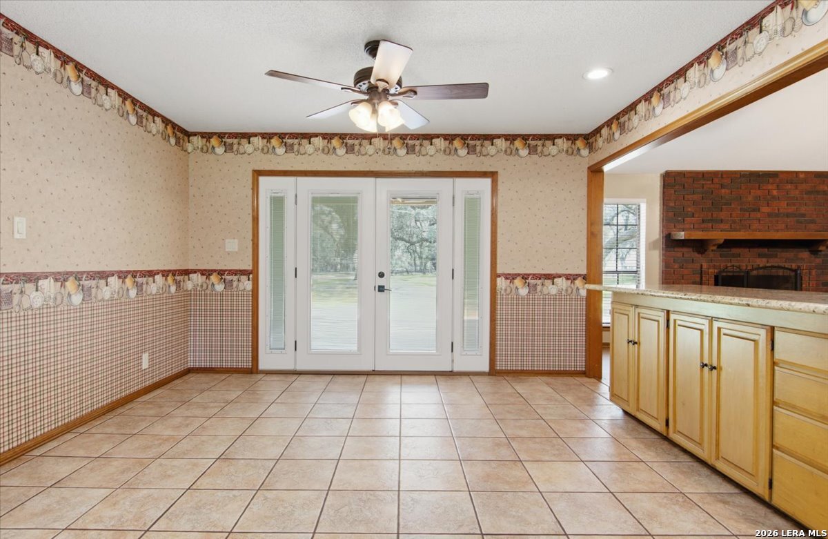 117 Oak Fields Dr, Floresville, TX 78114