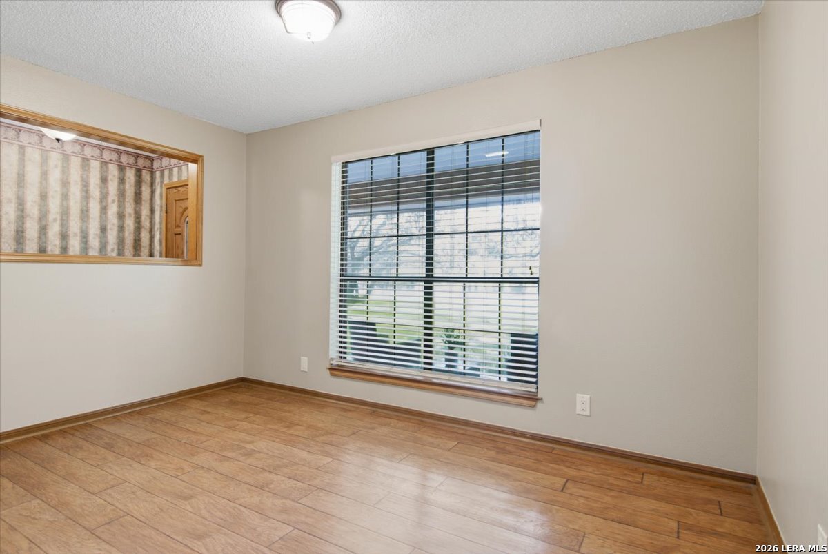 117 Oak Fields Dr, Floresville, TX 78114