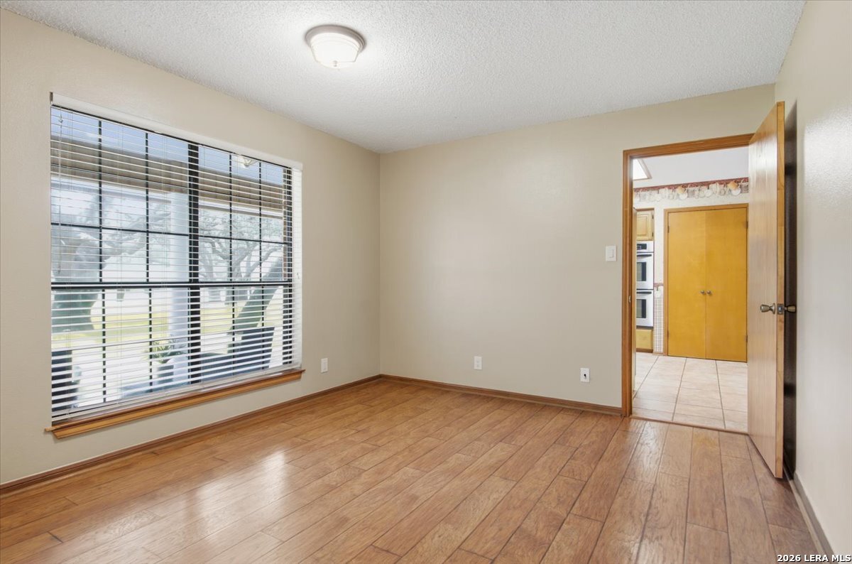 117 Oak Fields Dr, Floresville, TX 78114
