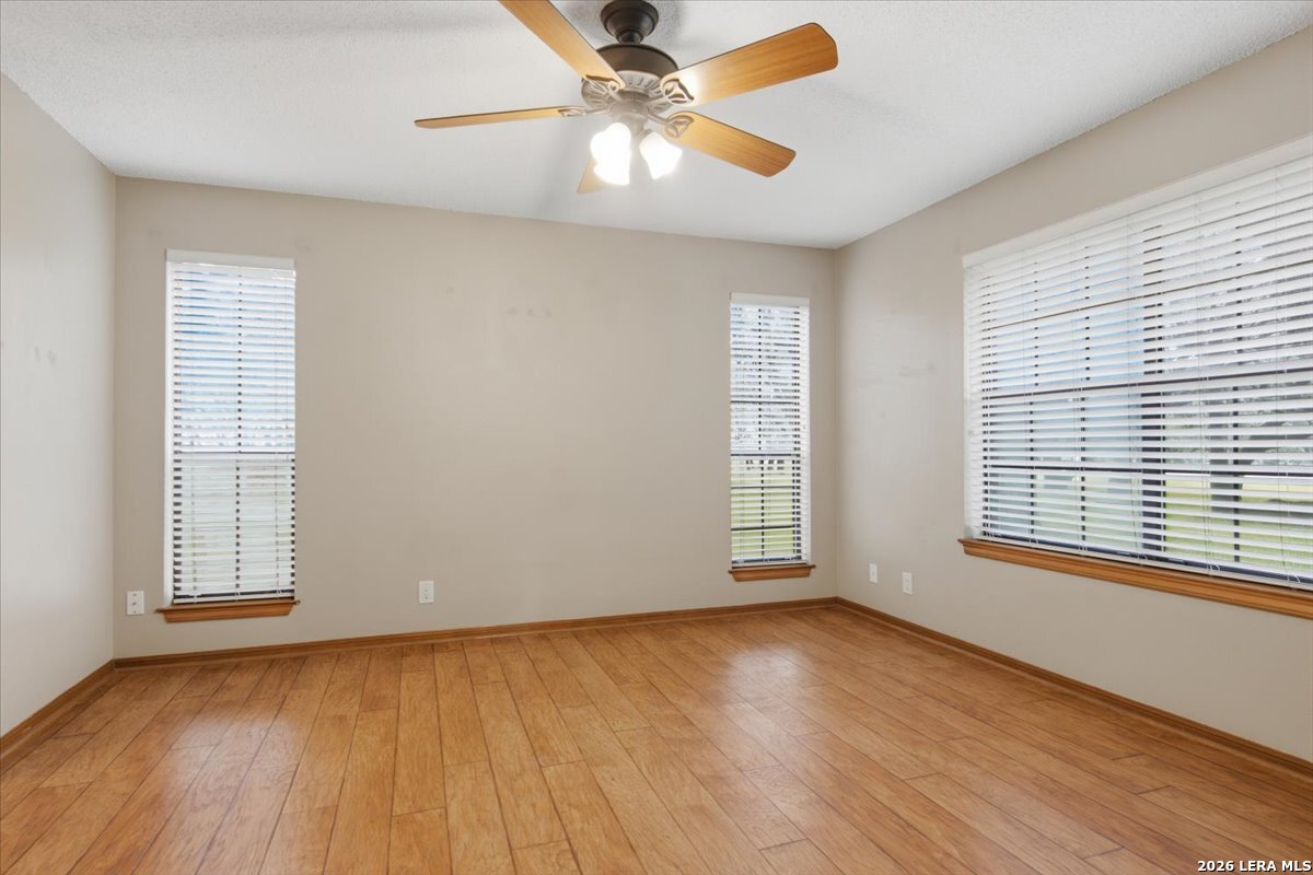 117 Oak Fields Dr, Floresville, TX 78114