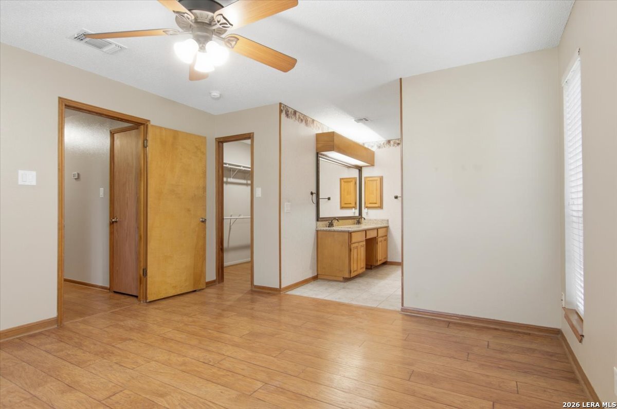 117 Oak Fields Dr, Floresville, TX 78114