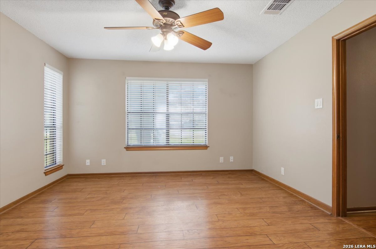 117 Oak Fields Dr, Floresville, TX 78114