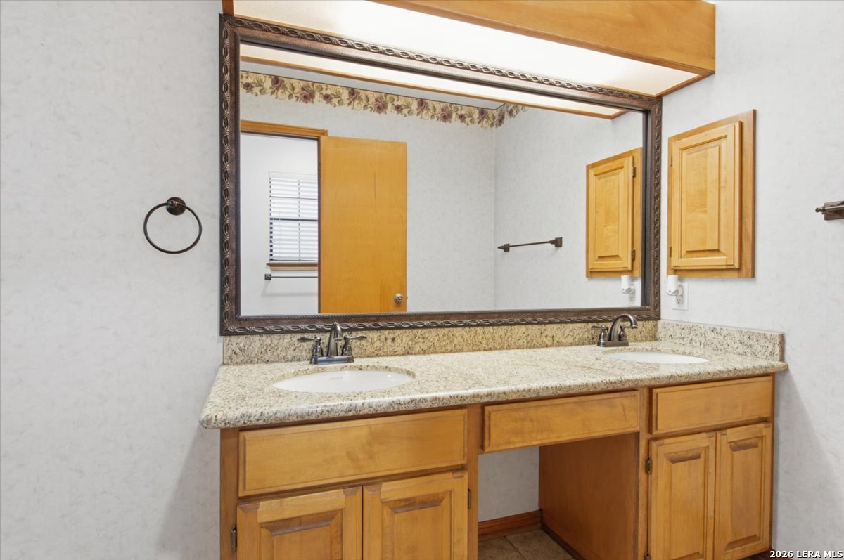117 Oak Fields Dr, Floresville, TX 78114