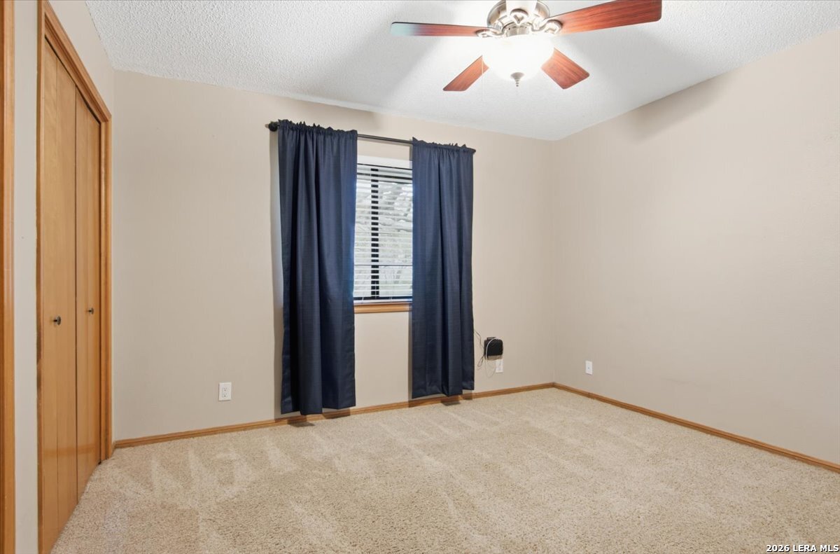 117 Oak Fields Dr, Floresville, TX 78114